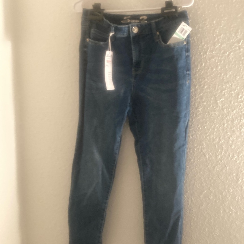 Seven jeans, they are skinny and a size 4.